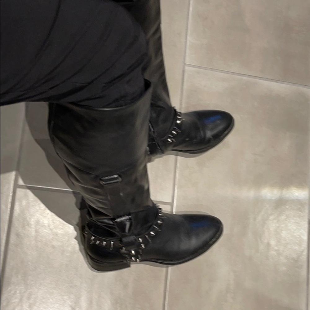 Boots - Picture 7 of 7